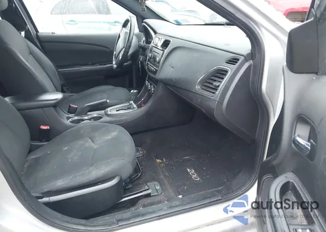 2012 Chrysler 200 Touring z USA, uszkodzony, nr VIN 1C3CCBBB0CN143573